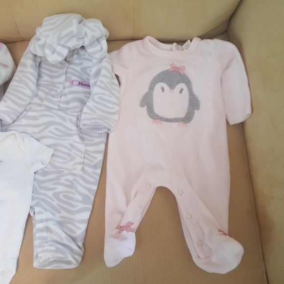 5 piece bundle of Newborn clothes - Picture 2 of 8